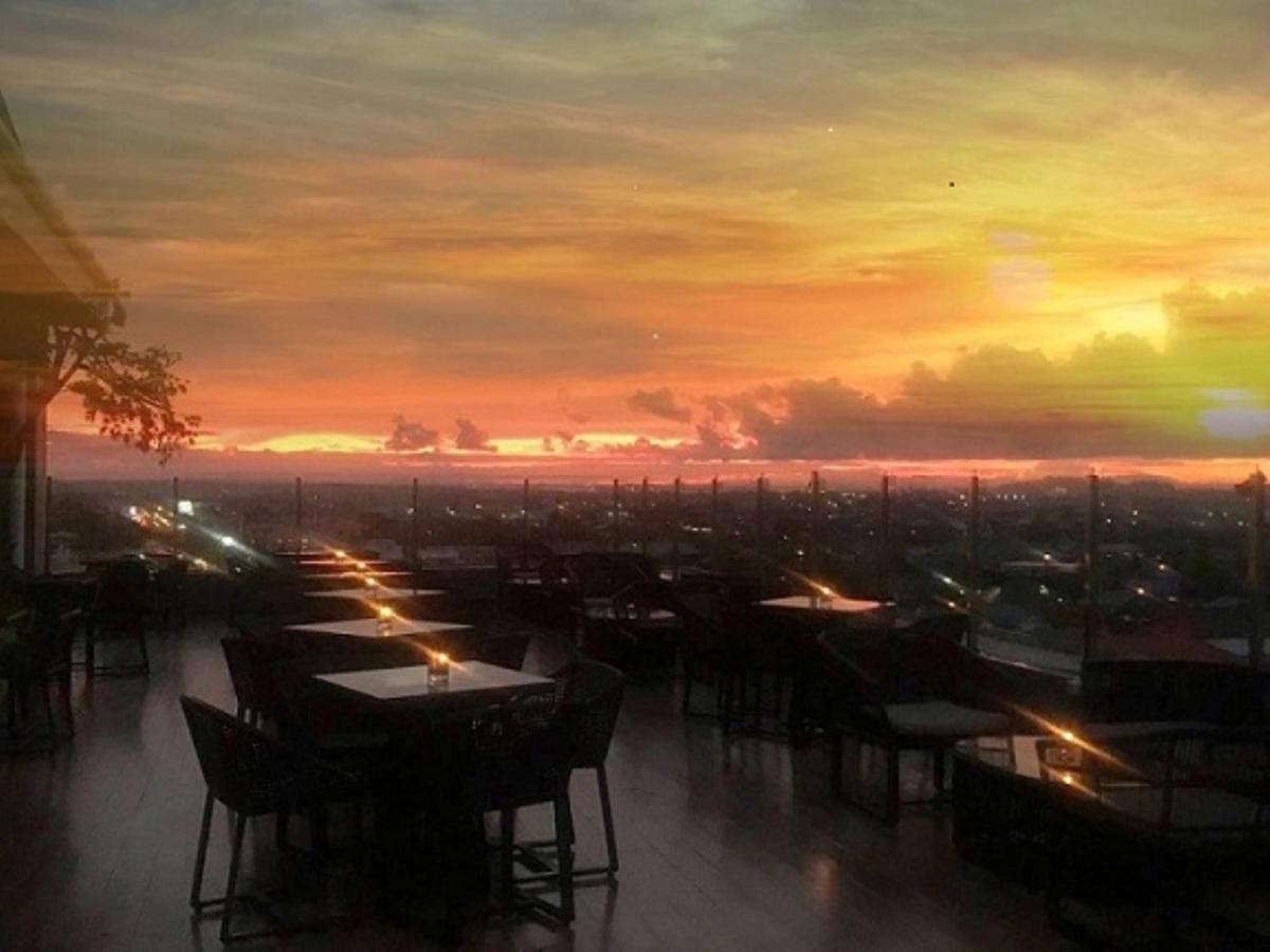 M Hotel Sorong Eksteriør bilde